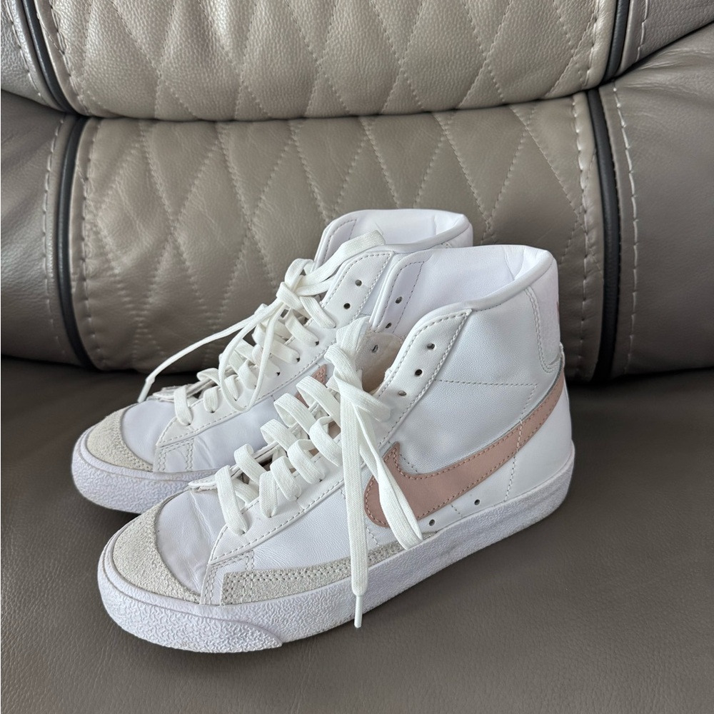 Girls Nike size 6